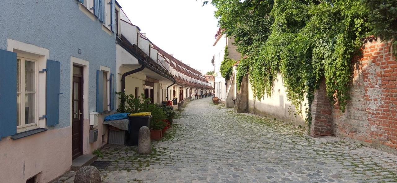 Grosses Zimmer Bad Kueche Wohnzimmer Terasse Garten Zentral Ruhig Landsberg am Lech Luaran gambar