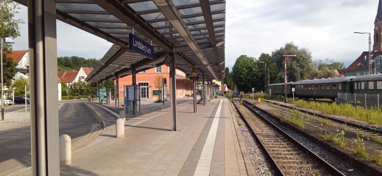 Grosses Zimmer Bad Kueche Wohnzimmer Terasse Garten Zentral Ruhig Landsberg am Lech Luaran gambar