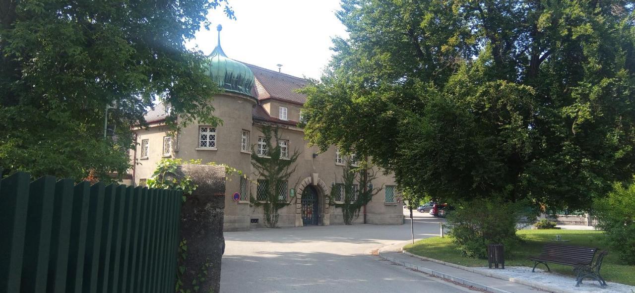 Grosses Zimmer Bad Kueche Wohnzimmer Terasse Garten Zentral Ruhig Landsberg am Lech Luaran gambar