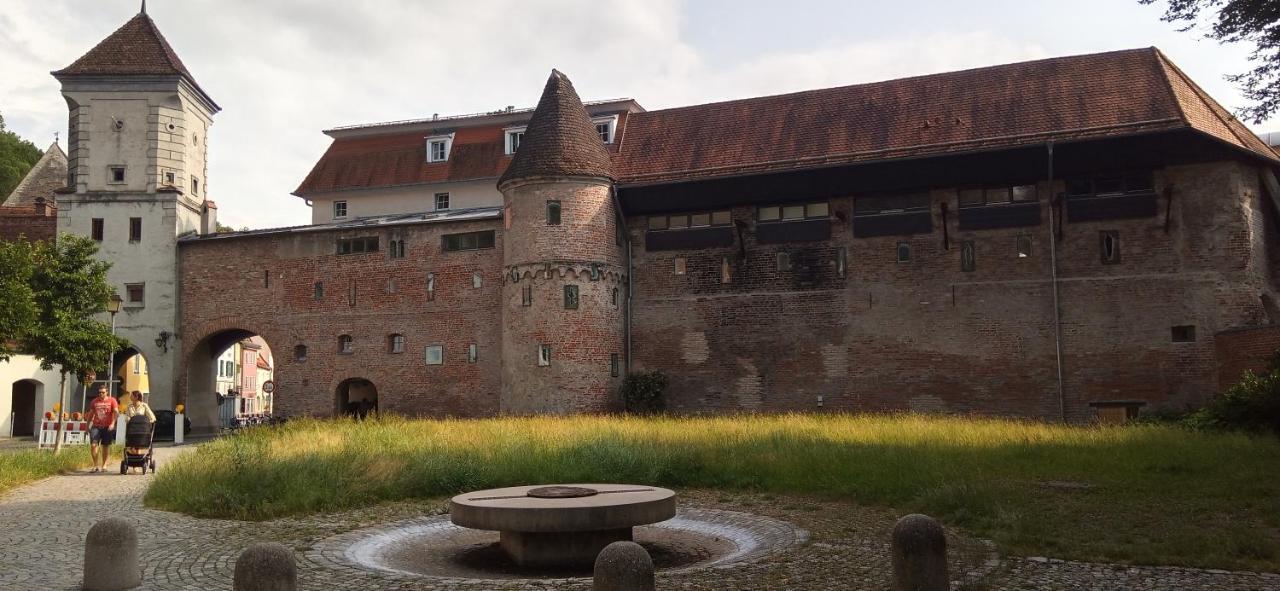 Grosses Zimmer Bad Kueche Wohnzimmer Terasse Garten Zentral Ruhig Landsberg am Lech Luaran gambar