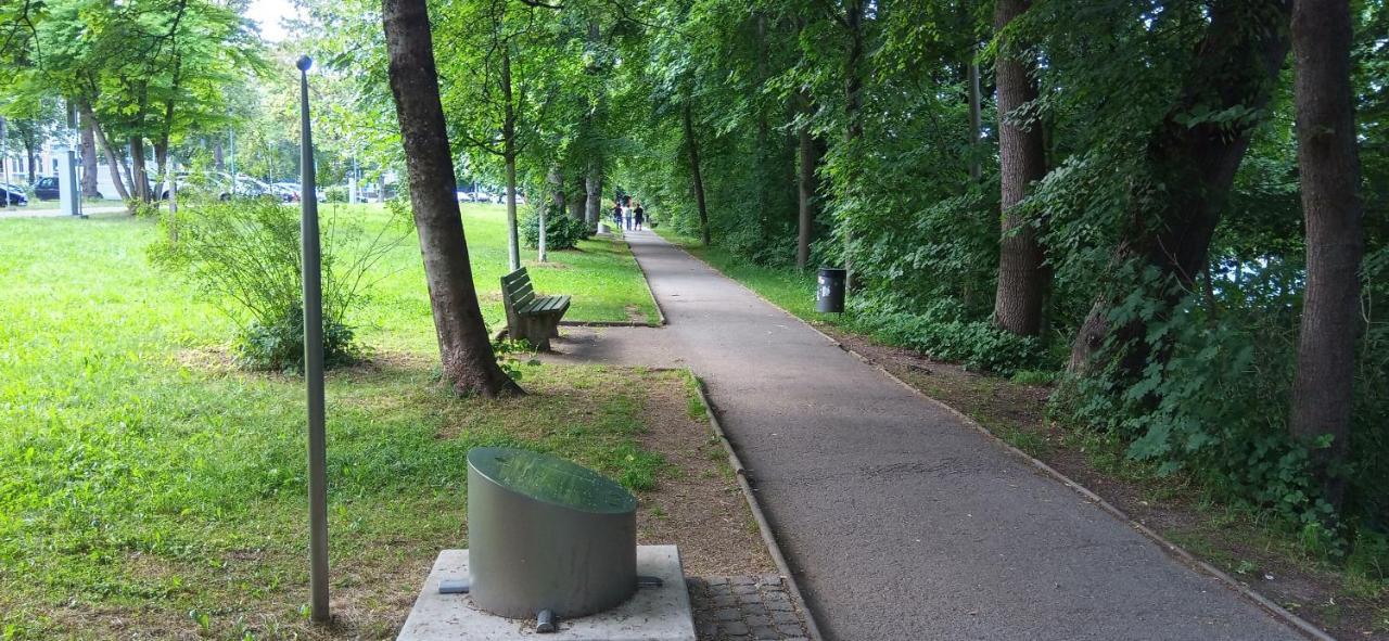 Grosses Zimmer Bad Kueche Wohnzimmer Terasse Garten Zentral Ruhig Landsberg am Lech Luaran gambar