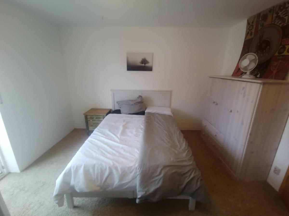 Grosses Zimmer Bad Kueche Wohnzimmer Terasse Garten Zentral Ruhig Landsberg am Lech Luaran gambar